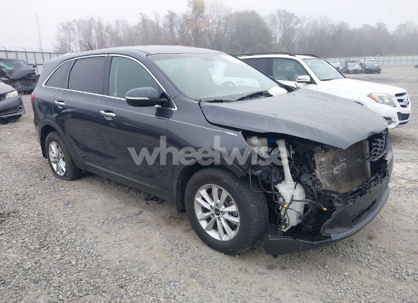 2019 Kia Sorento 2.4L LX (VIN 5XYPG4A39KG552622) main photo