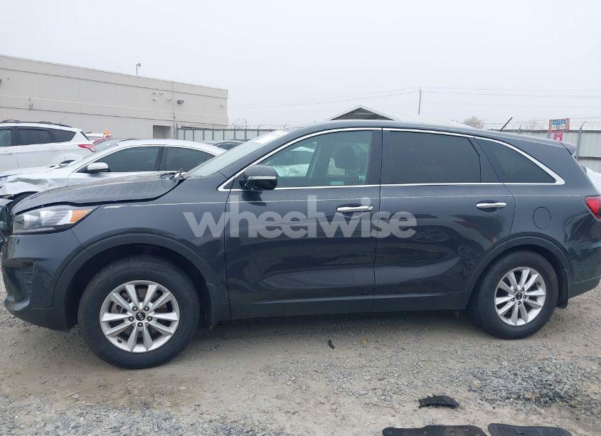 Photo 14 of 2019 Kia Sorento 2.4L LX (VIN 5XYPG4A39KG552622)