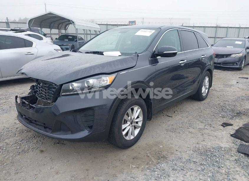 Photo 2 of 2019 Kia Sorento 2.4L LX (VIN 5XYPG4A39KG552622)