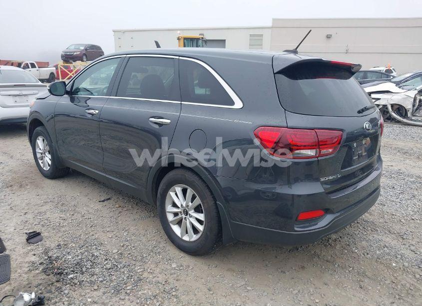Photo 3 of 2019 Kia Sorento 2.4L LX (VIN 5XYPG4A39KG552622)