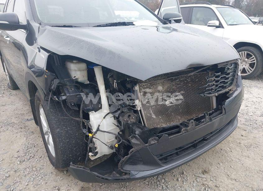 Photo 6 of 2019 Kia Sorento 2.4L LX (VIN 5XYPG4A39KG552622)