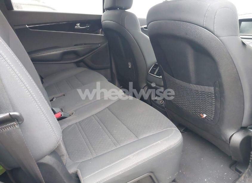 Photo 8 of 2019 Kia Sorento 2.4L LX (VIN 5XYPG4A39KG552622)