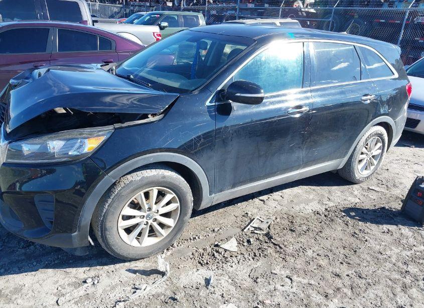 Photo 2 of 2019 Kia Sorento 2.4L L (VIN 5XYPG4A39KG565127)