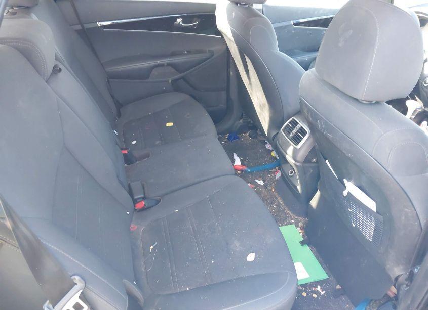 Photo 8 of 2019 Kia Sorento 2.4L L (VIN 5XYPG4A39KG565127)