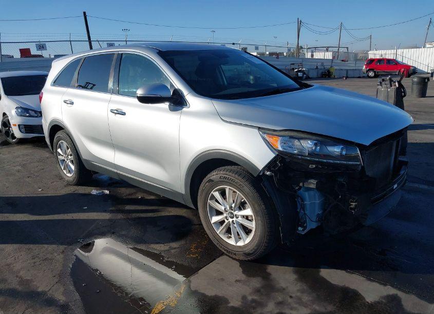 2019 Kia Sorento 2.4L L (VIN 5XYPG4A39KG575379) main photo