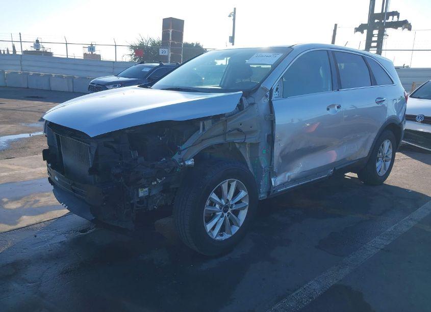 Photo 2 of 2019 Kia Sorento 2.4L L (VIN 5XYPG4A39KG575379)