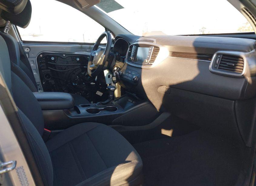Photo 5 of 2019 Kia Sorento 2.4L L (VIN 5XYPG4A39KG575379)