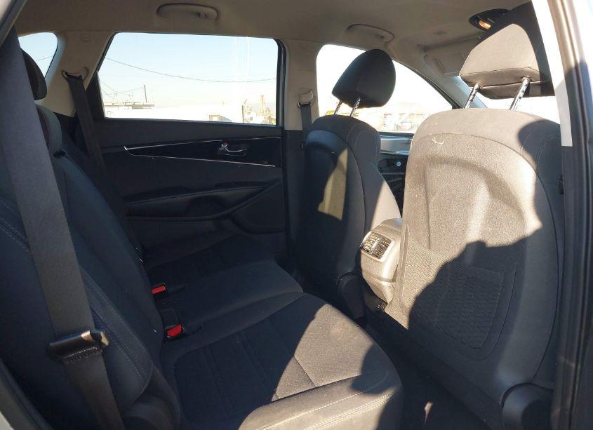 Photo 8 of 2019 Kia Sorento 2.4L L (VIN 5XYPG4A39KG575379)