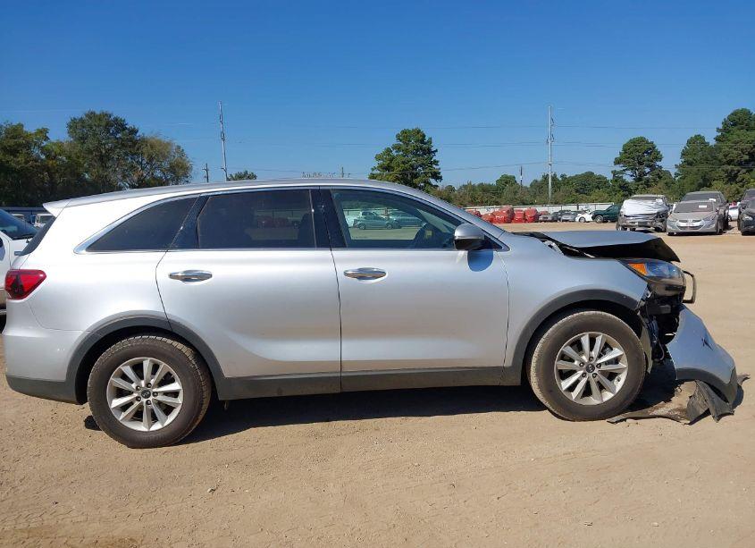 Photo 13 of 2019 Kia Sorento 2.4L L (VIN 5XYPG4A39KG578606)