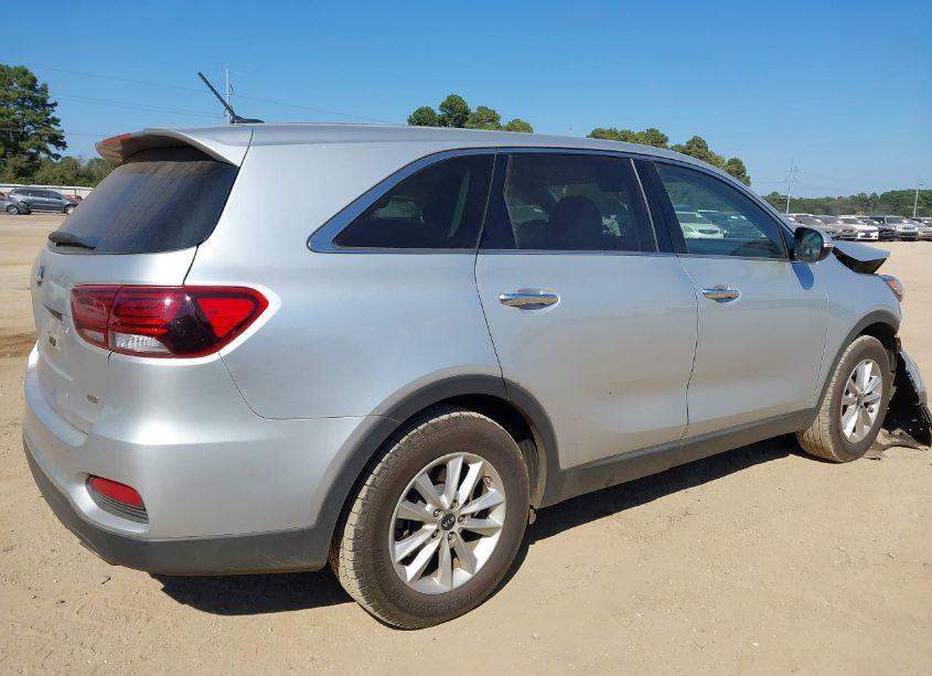 Photo 4 of 2019 Kia Sorento 2.4L L (VIN 5XYPG4A39KG578606)