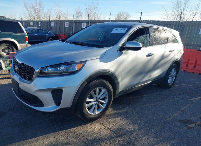 Photo 2 of 2020 Kia Sorento 2.4L LX (VIN 5XYPG4A39LG641754)