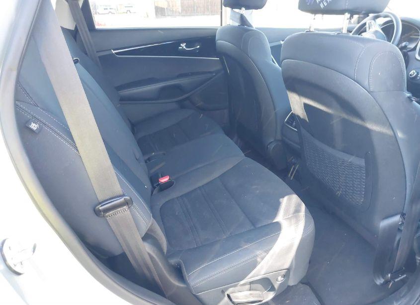 Photo 8 of 2020 Kia Sorento 2.4L LX (VIN 5XYPG4A39LG641754)