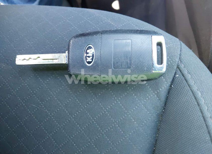 Photo 11 of 2020 Kia Sorento 2.4L LX (VIN 5XYPG4A39LG661681)