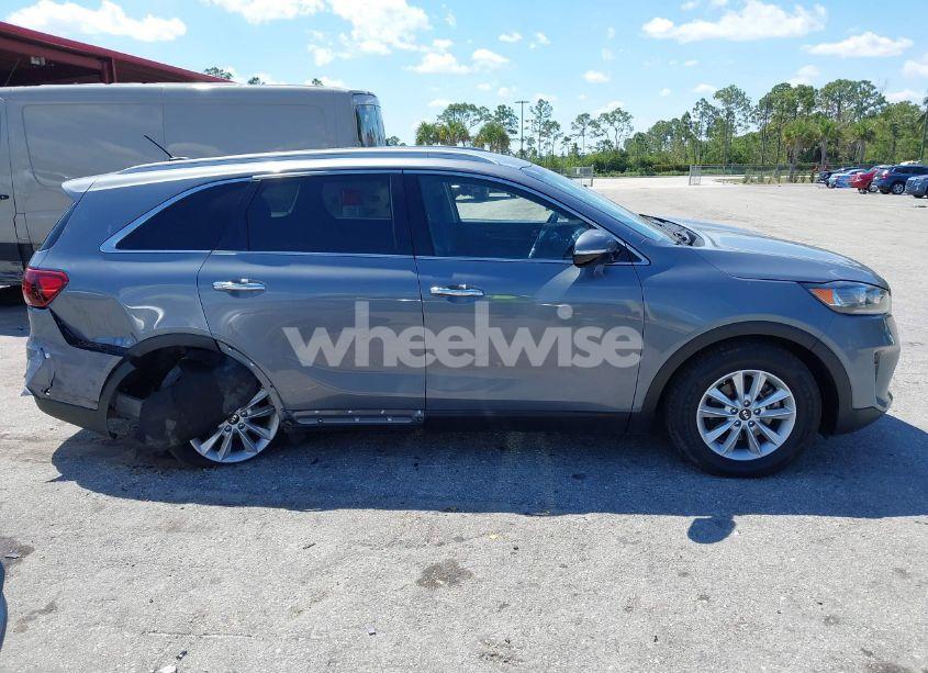 Photo 14 of 2020 Kia Sorento 2.4L LX (VIN 5XYPG4A39LG661681)