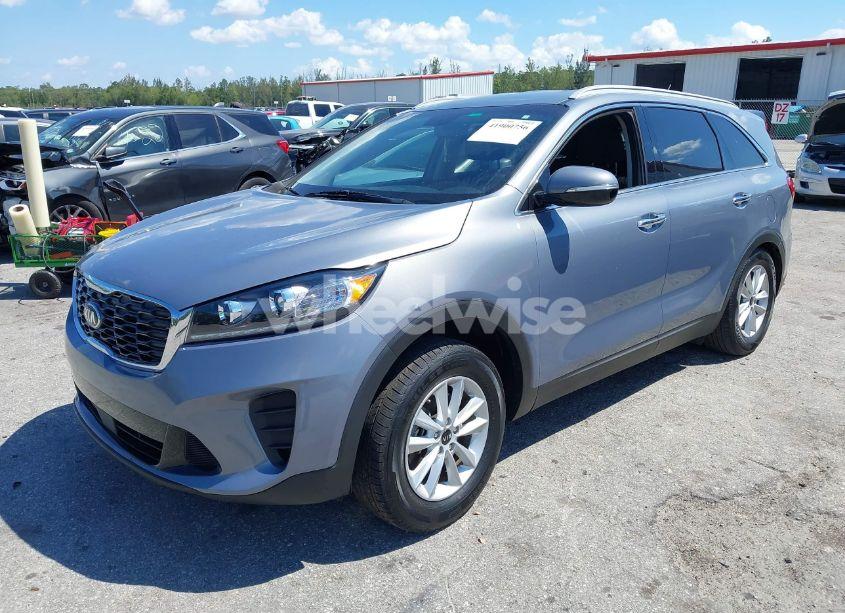 Photo 2 of 2020 Kia Sorento 2.4L LX (VIN 5XYPG4A39LG661681)