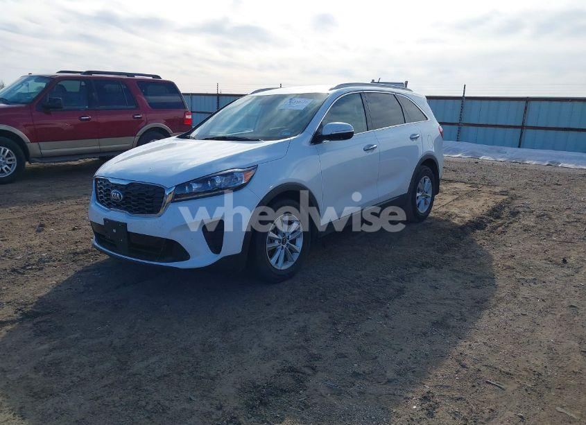 Photo 2 of 2020 Kia Sorento 2.4L LX (VIN 5XYPG4A39LG665374)