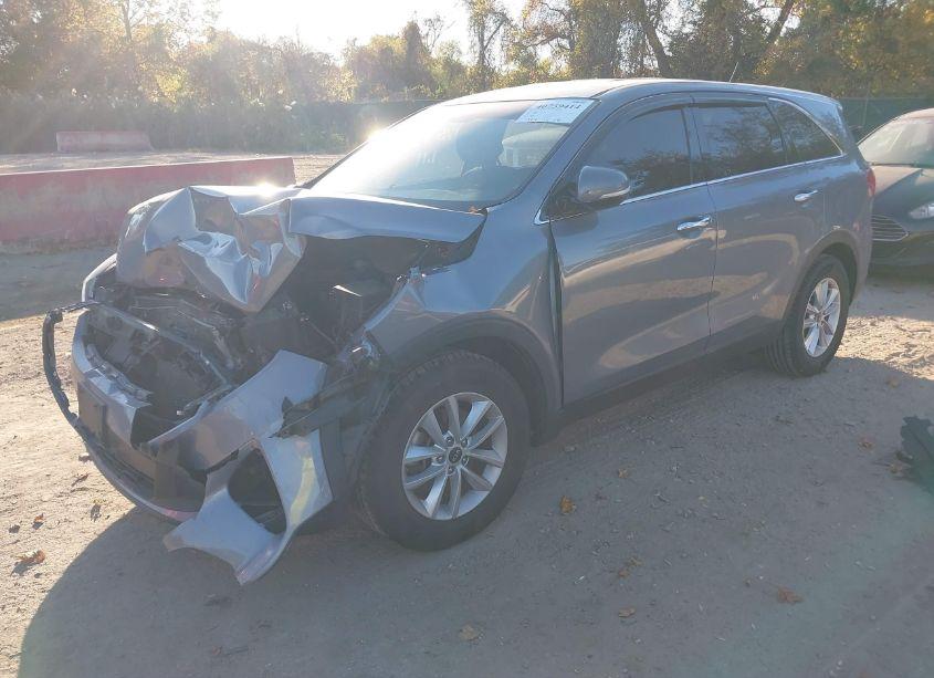 Photo 2 of 2020 Kia Sorento 2.4L L (VIN 5XYPG4A39LG712239)