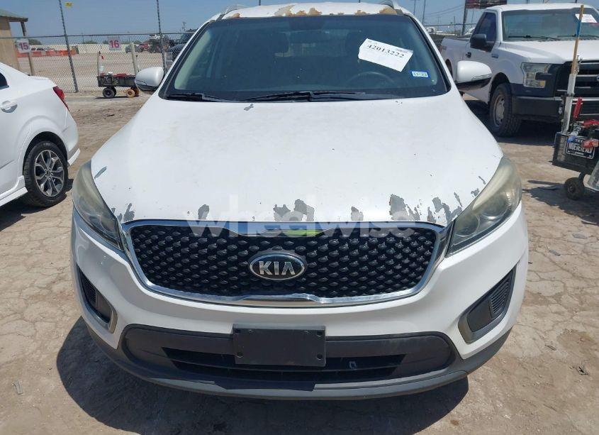 Photo 12 of 2016 Kia Sorento 2.4L LX (VIN 5XYPG4A3XGG028712)