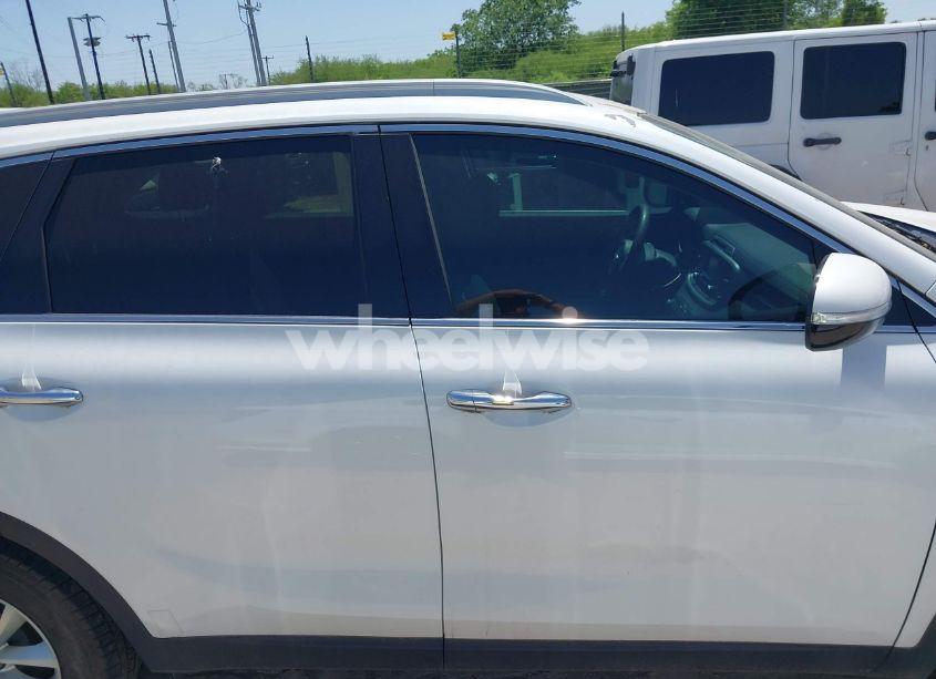 Photo 13 of 2016 Kia Sorento 2.4L LX (VIN 5XYPG4A3XGG028712)