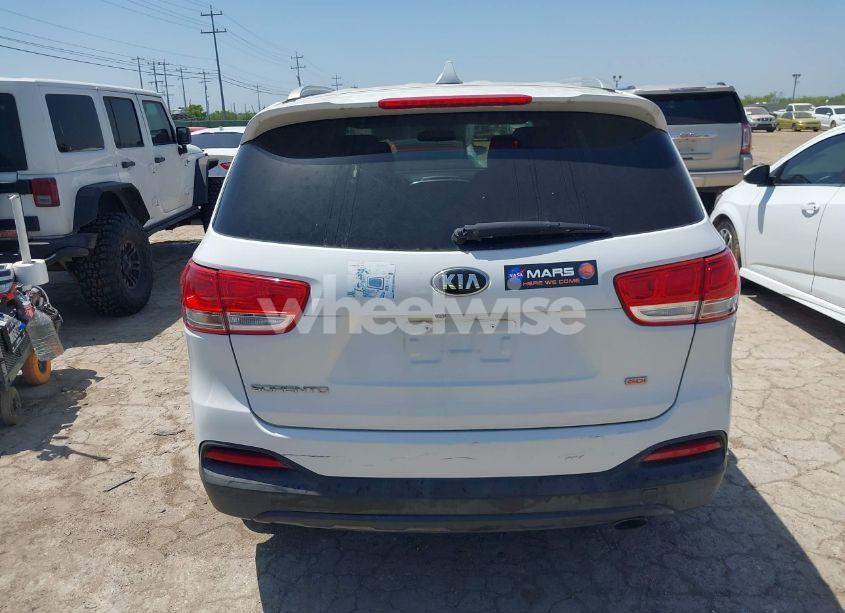 Photo 16 of 2016 Kia Sorento 2.4L LX (VIN 5XYPG4A3XGG028712)