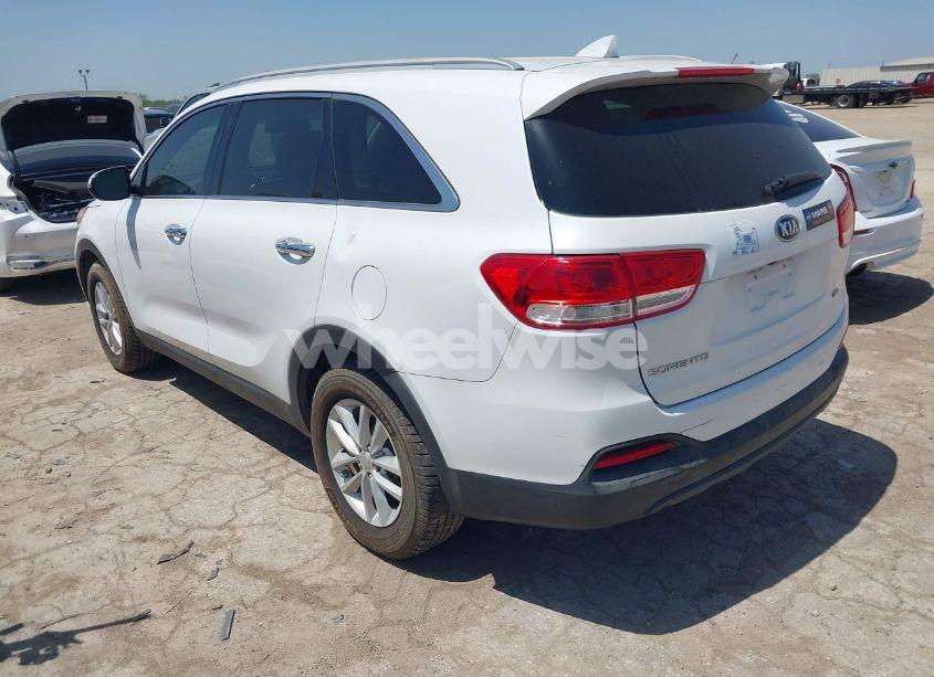 Photo 3 of 2016 Kia Sorento 2.4L LX (VIN 5XYPG4A3XGG028712)