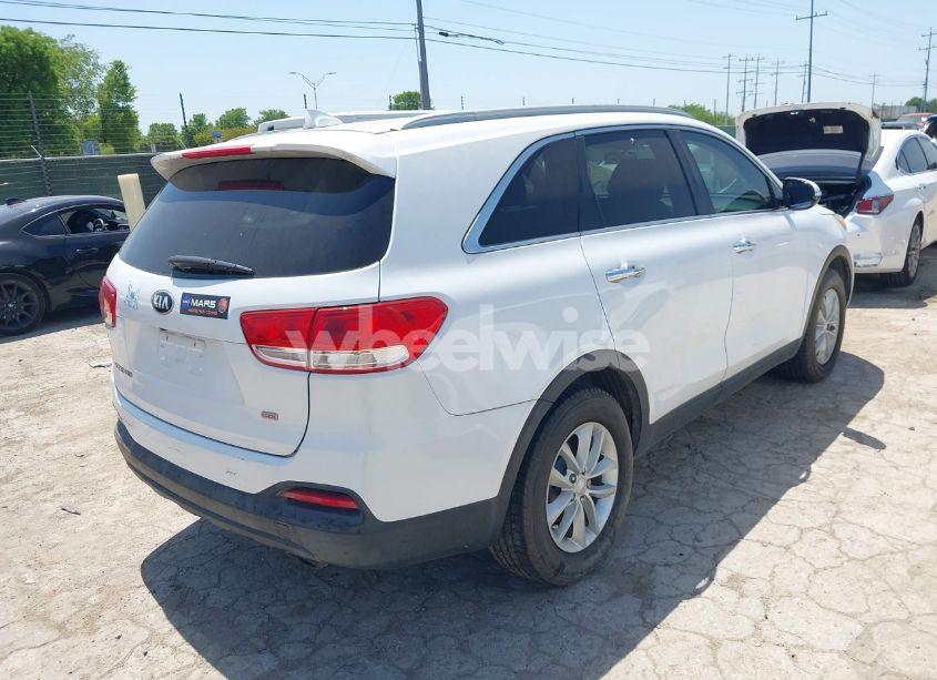 Photo 4 of 2016 Kia Sorento 2.4L LX (VIN 5XYPG4A3XGG028712)