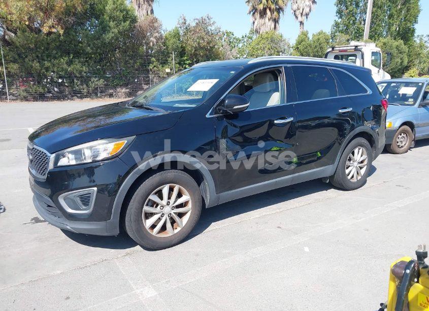 Photo 2 of 2016 Kia Sorento 2.4L LX (VIN 5XYPG4A3XGG038558)