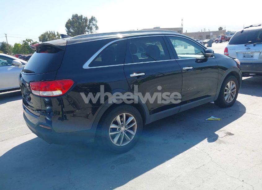 Photo 4 of 2016 Kia Sorento 2.4L LX (VIN 5XYPG4A3XGG038558)