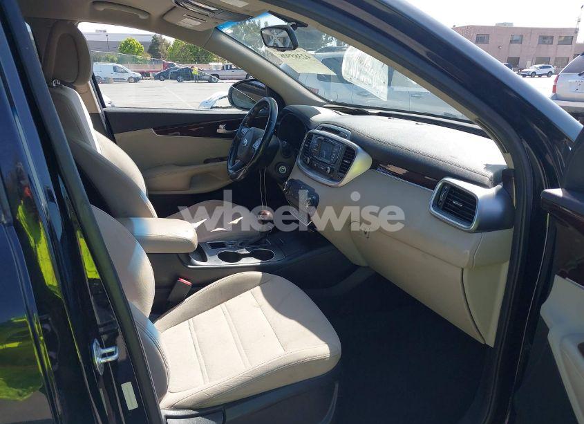 Photo 5 of 2016 Kia Sorento 2.4L LX (VIN 5XYPG4A3XGG038558)