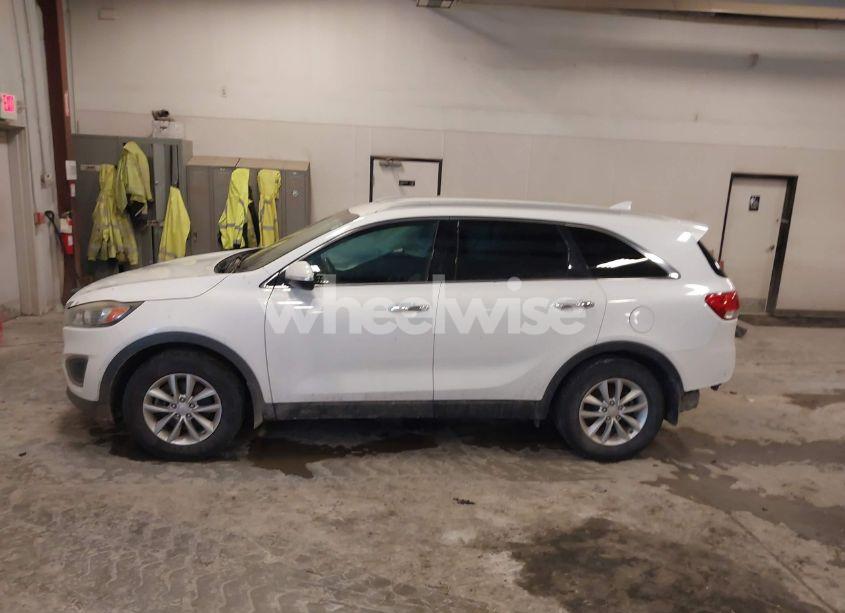 Photo 14 of 2016 Kia Sorento 2.4L LX (VIN 5XYPG4A3XGG058180)