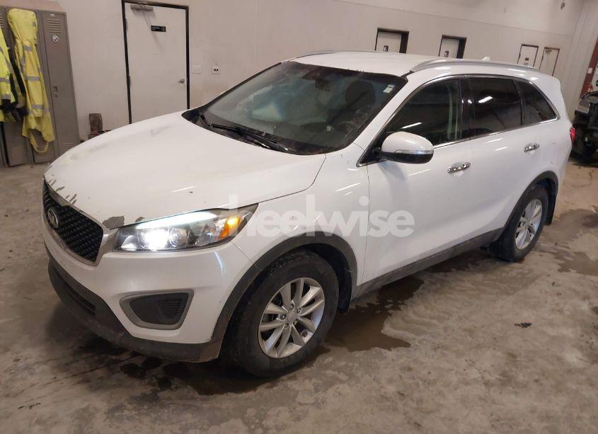 Photo 2 of 2016 Kia Sorento 2.4L LX (VIN 5XYPG4A3XGG058180)