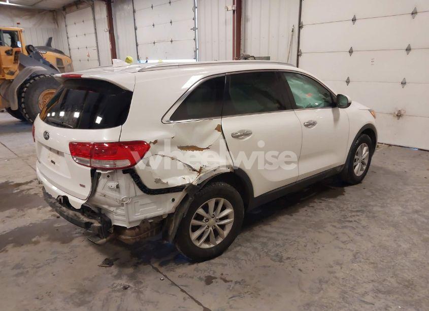 Photo 4 of 2016 Kia Sorento 2.4L LX (VIN 5XYPG4A3XGG058180)