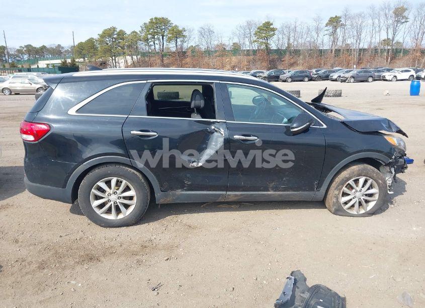 Photo 13 of 2016 Kia Sorento 2.4L LX (VIN 5XYPG4A3XGG064013)