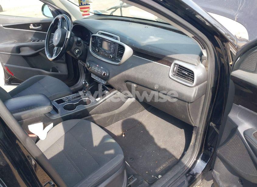 Photo 5 of 2016 Kia Sorento 2.4L LX (VIN 5XYPG4A3XGG064013)