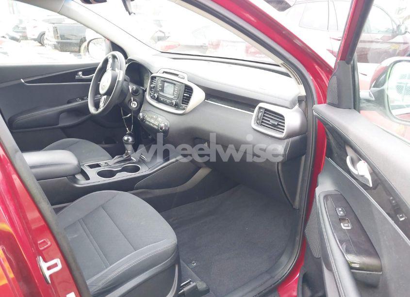 Photo 5 of 2016 Kia Sorento 2.4L LX (VIN 5XYPG4A3XGG088277)