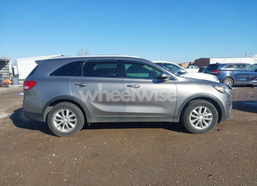 Photo 13 of 2016 Kia Sorento 2.4L LX (VIN 5XYPG4A3XGG106549)