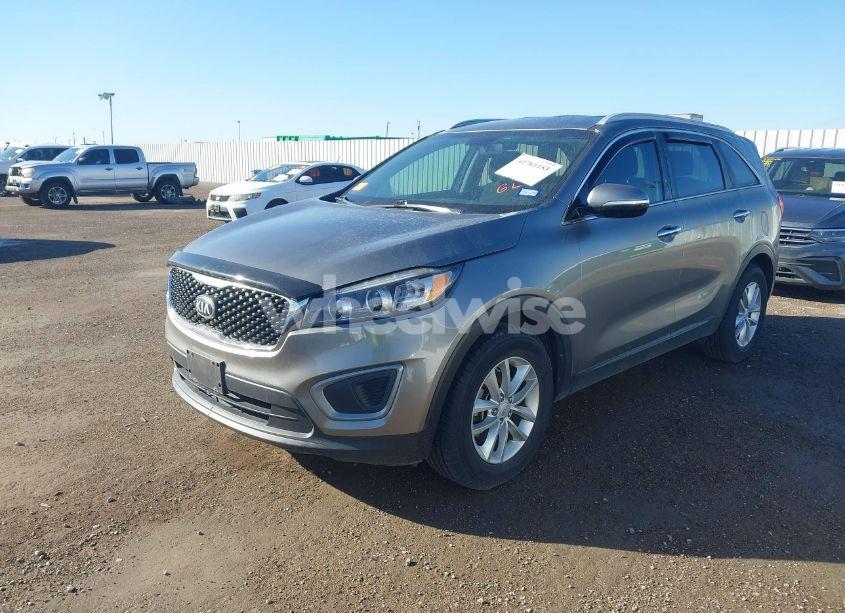 Photo 2 of 2016 Kia Sorento 2.4L LX (VIN 5XYPG4A3XGG106549)