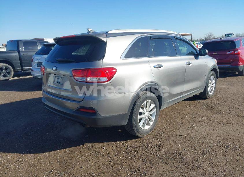Photo 4 of 2016 Kia Sorento 2.4L LX (VIN 5XYPG4A3XGG106549)