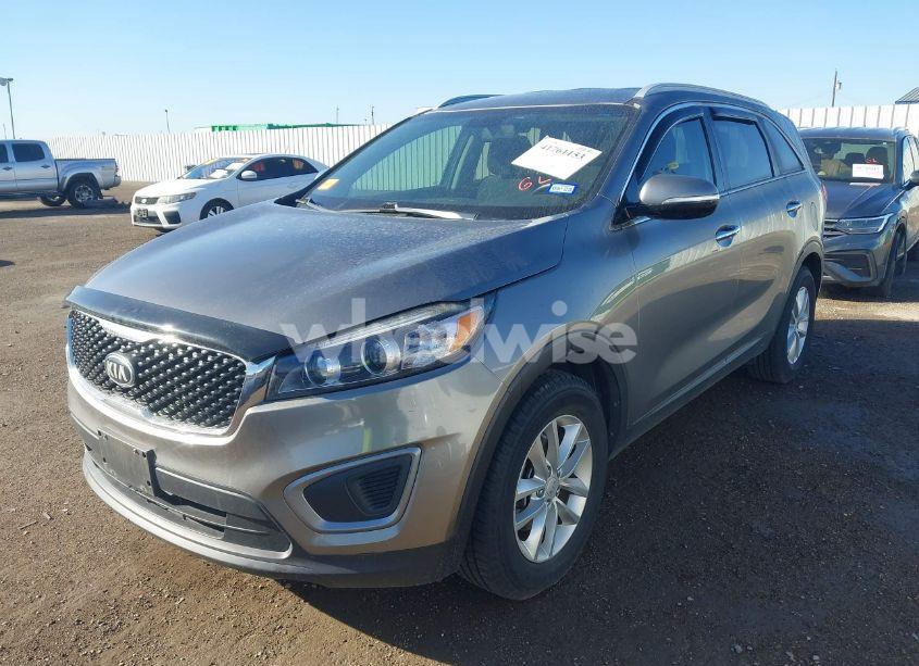 Photo 6 of 2016 Kia Sorento 2.4L LX (VIN 5XYPG4A3XGG106549)
