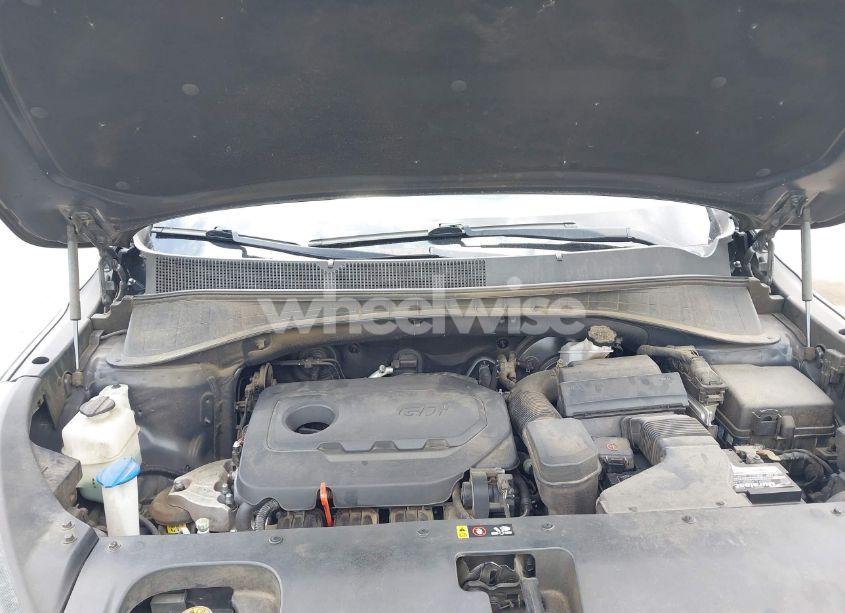 Photo 10 of 2016 Kia Sorento 2.4L LX (VIN 5XYPG4A3XGG117695)