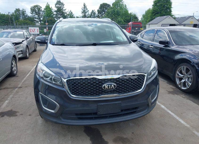 Photo 12 of 2016 Kia Sorento 2.4L LX (VIN 5XYPG4A3XGG117695)