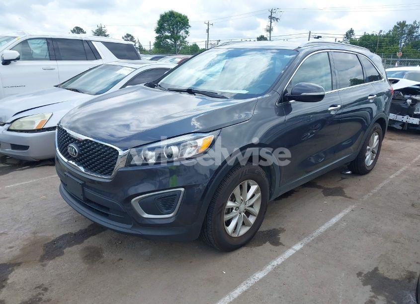 Photo 2 of 2016 Kia Sorento 2.4L LX (VIN 5XYPG4A3XGG117695)
