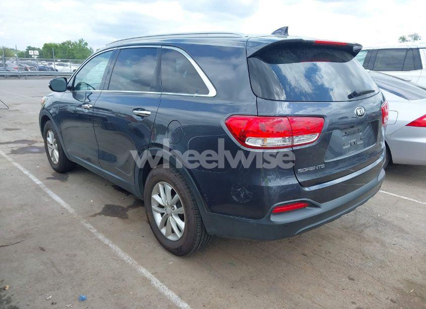 Photo 3 of 2016 Kia Sorento 2.4L LX (VIN 5XYPG4A3XGG117695)