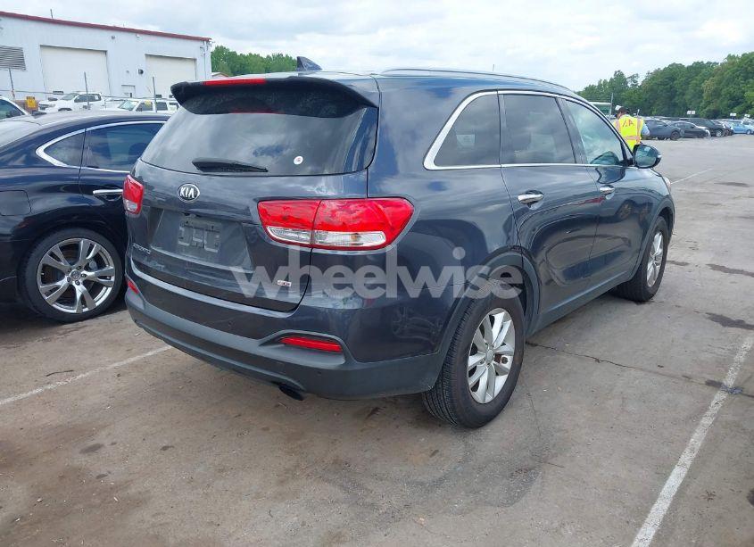 Photo 4 of 2016 Kia Sorento 2.4L LX (VIN 5XYPG4A3XGG117695)