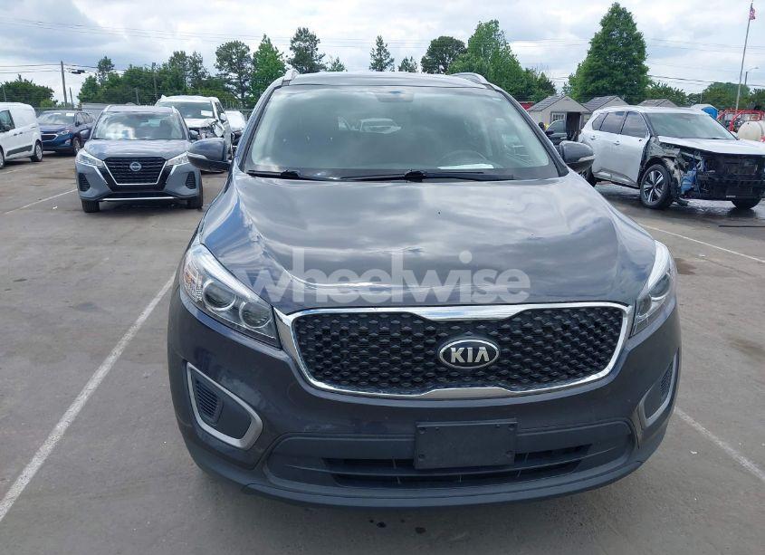 Photo 6 of 2016 Kia Sorento 2.4L LX (VIN 5XYPG4A3XGG117695)