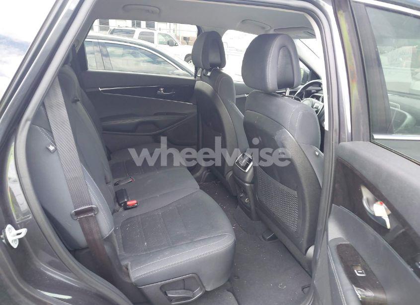 Photo 8 of 2016 Kia Sorento 2.4L LX (VIN 5XYPG4A3XGG117695)