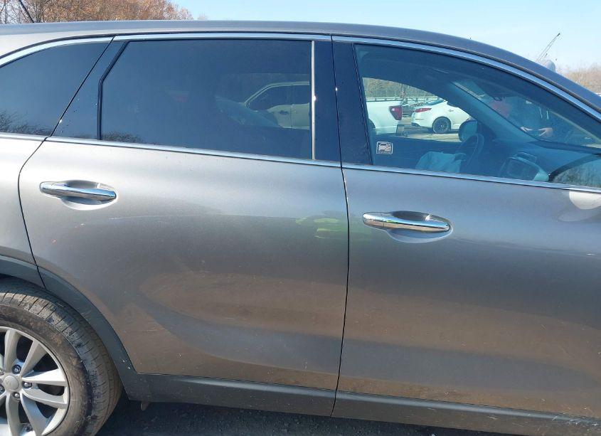 Photo 13 of 2016 Kia Sorento 2.4L L (VIN 5XYPG4A3XGG150888)