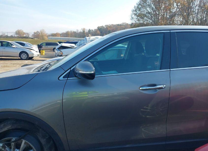 Photo 14 of 2016 Kia Sorento 2.4L L (VIN 5XYPG4A3XGG150888)