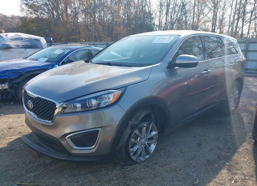 Photo 2 of 2016 Kia Sorento 2.4L L (VIN 5XYPG4A3XGG150888)