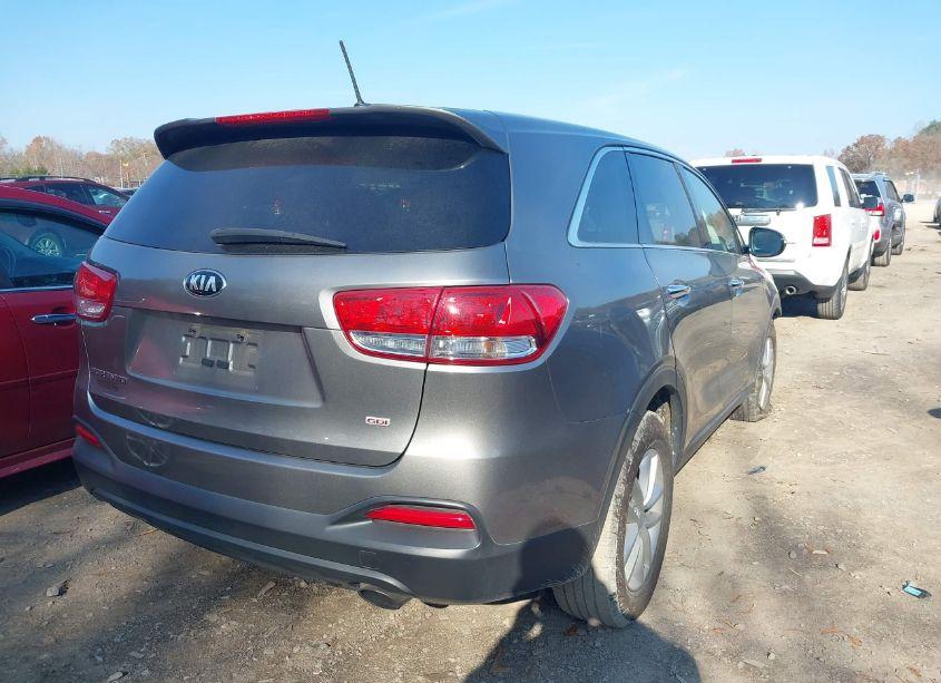 Photo 4 of 2016 Kia Sorento 2.4L L (VIN 5XYPG4A3XGG150888)